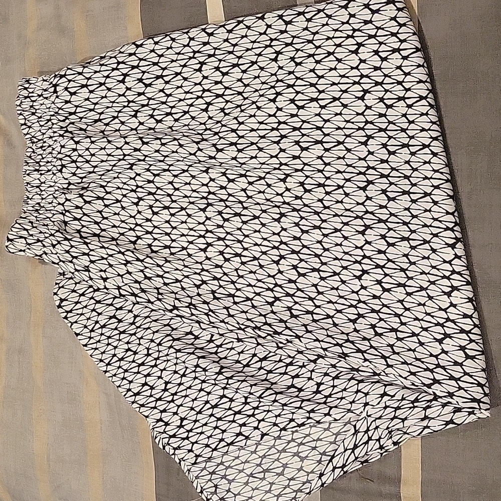 Loft Outlet Maxi Skirt. Size L. White with Black Detail